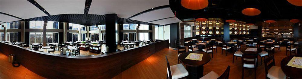 Cosmopolitan Hotel Хошимин Екстериор снимка